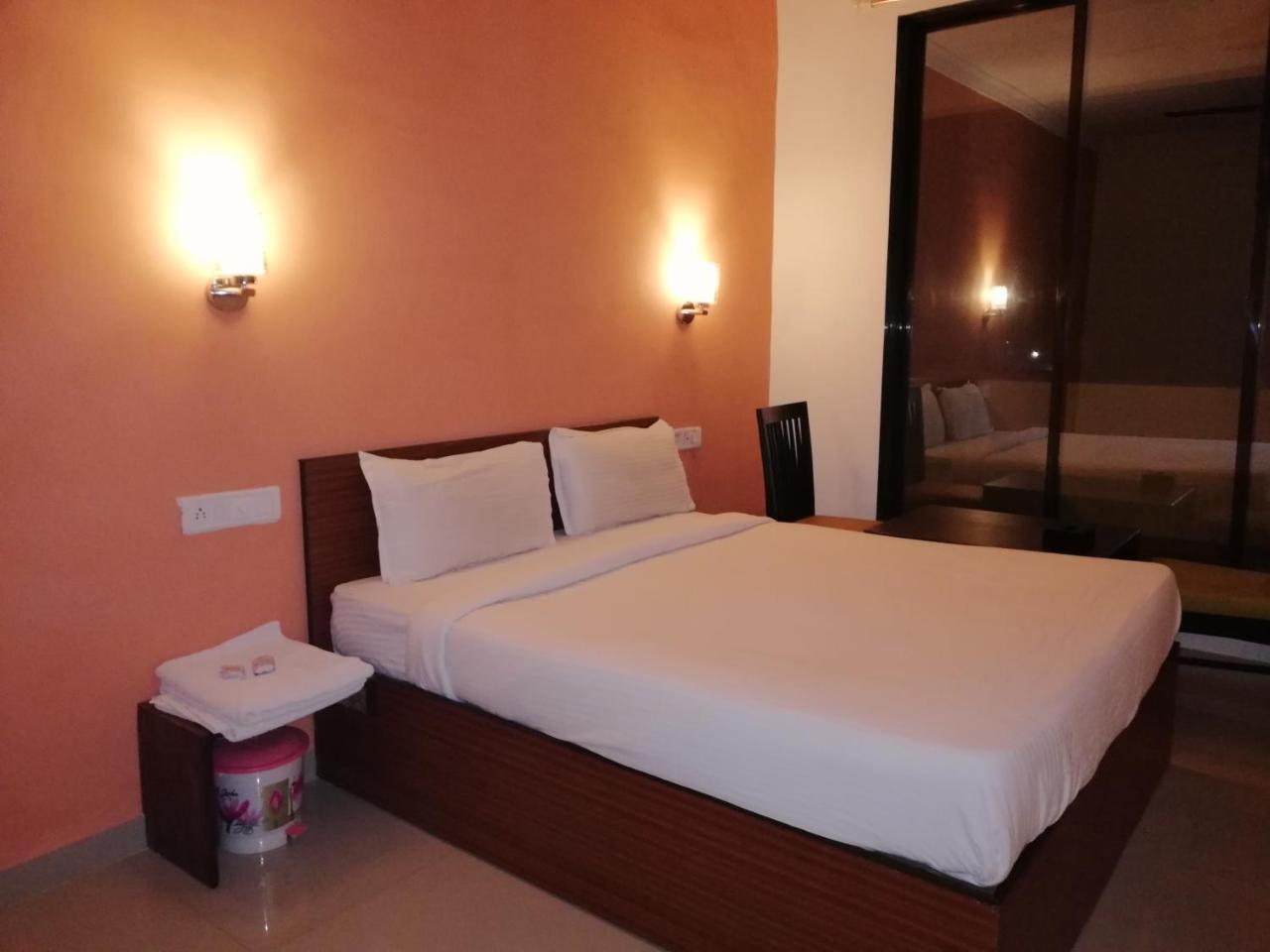 Elite Inn Lonavala Ngoại thất bức ảnh