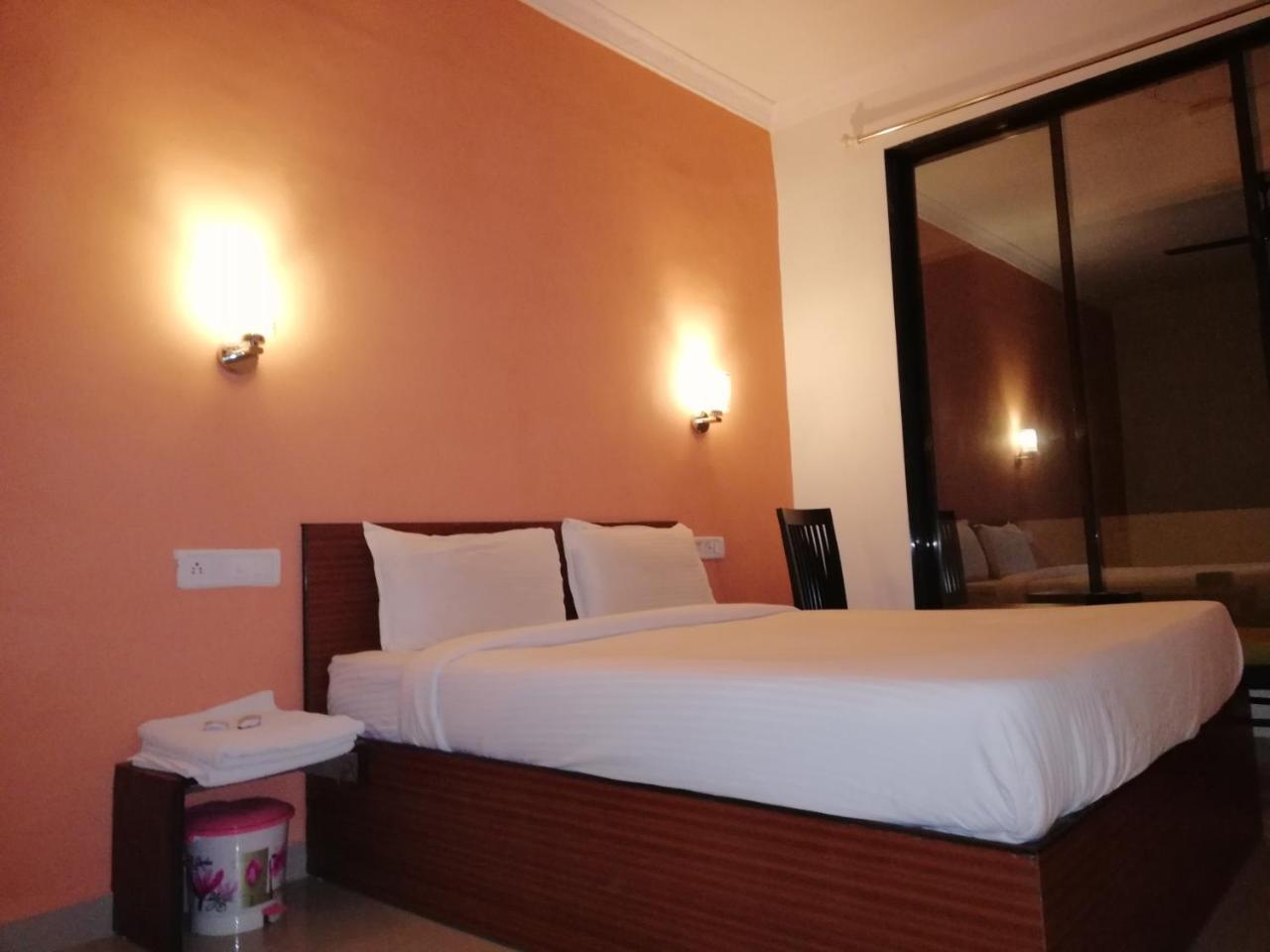 Elite Inn Lonavala Ngoại thất bức ảnh